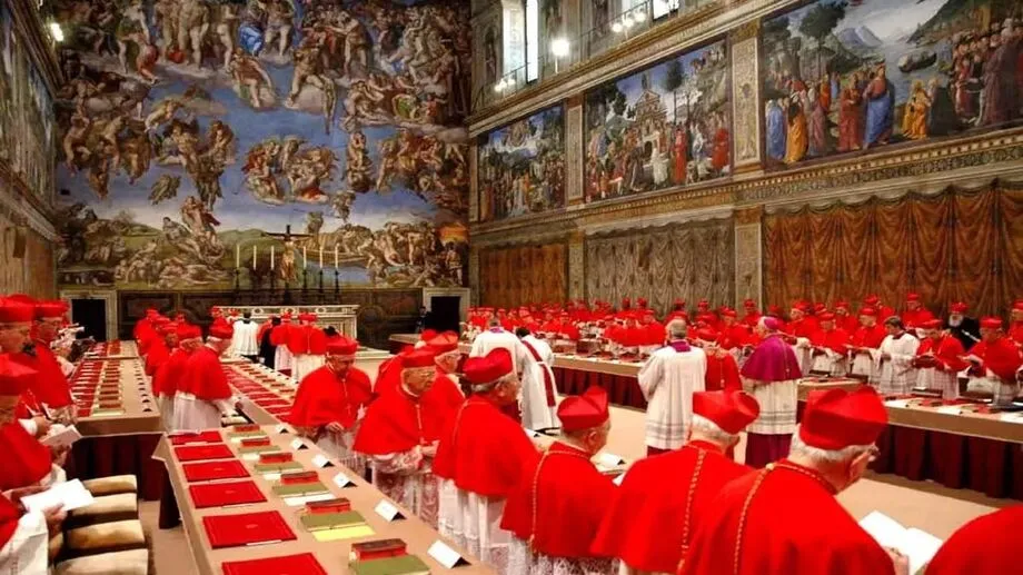 Três dos sete brasileiros que podem participar do Conclave são de SC
