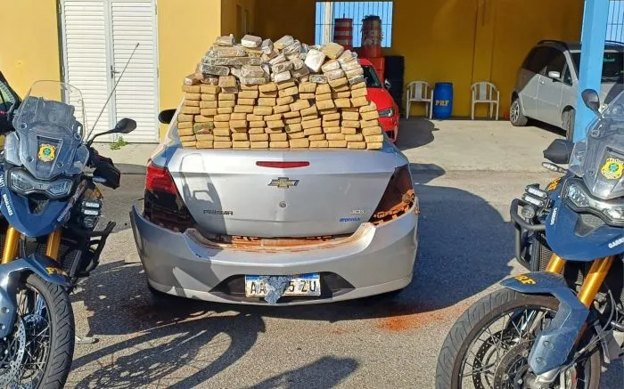 Carros com placas da Argentina transportam maconha na BR-101 no Feriadão de Páscoa 
