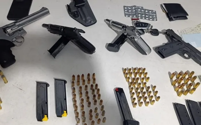 Homem dispara na rua e é preso com quatro pistolas e munição em Balneário Piçarras 