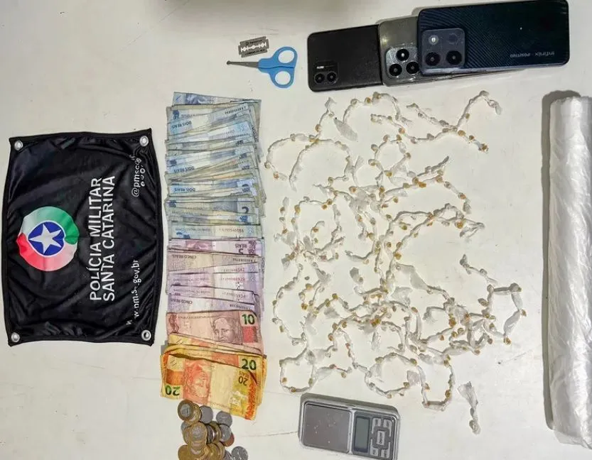 PM estoura ponto de drogas no Icaraí em Barra Velha 