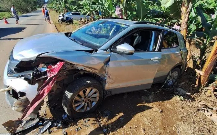 Motoristas batem de frente na SC-414 e deixa três pessoas feridas 