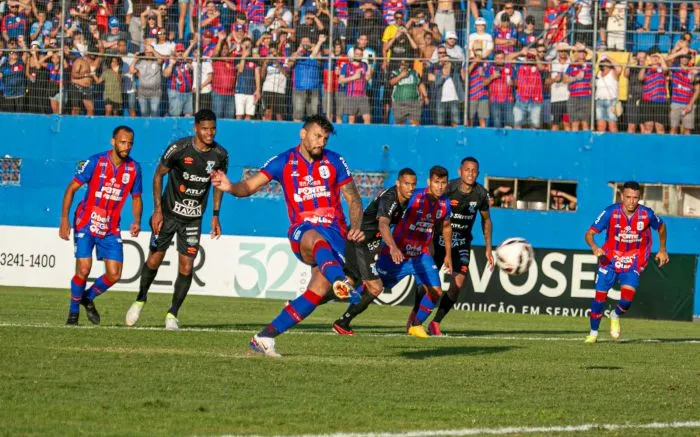 Marcílio vence o Azuriz no Gigantão e entra no G4