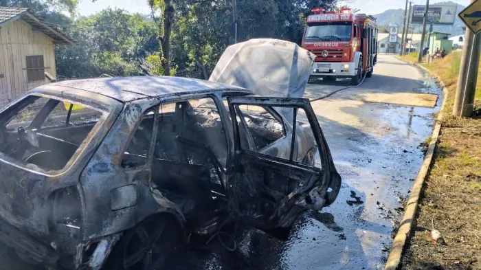Polícia suspeita que corpos carbonizados são de jovens de 18 a 22 anos