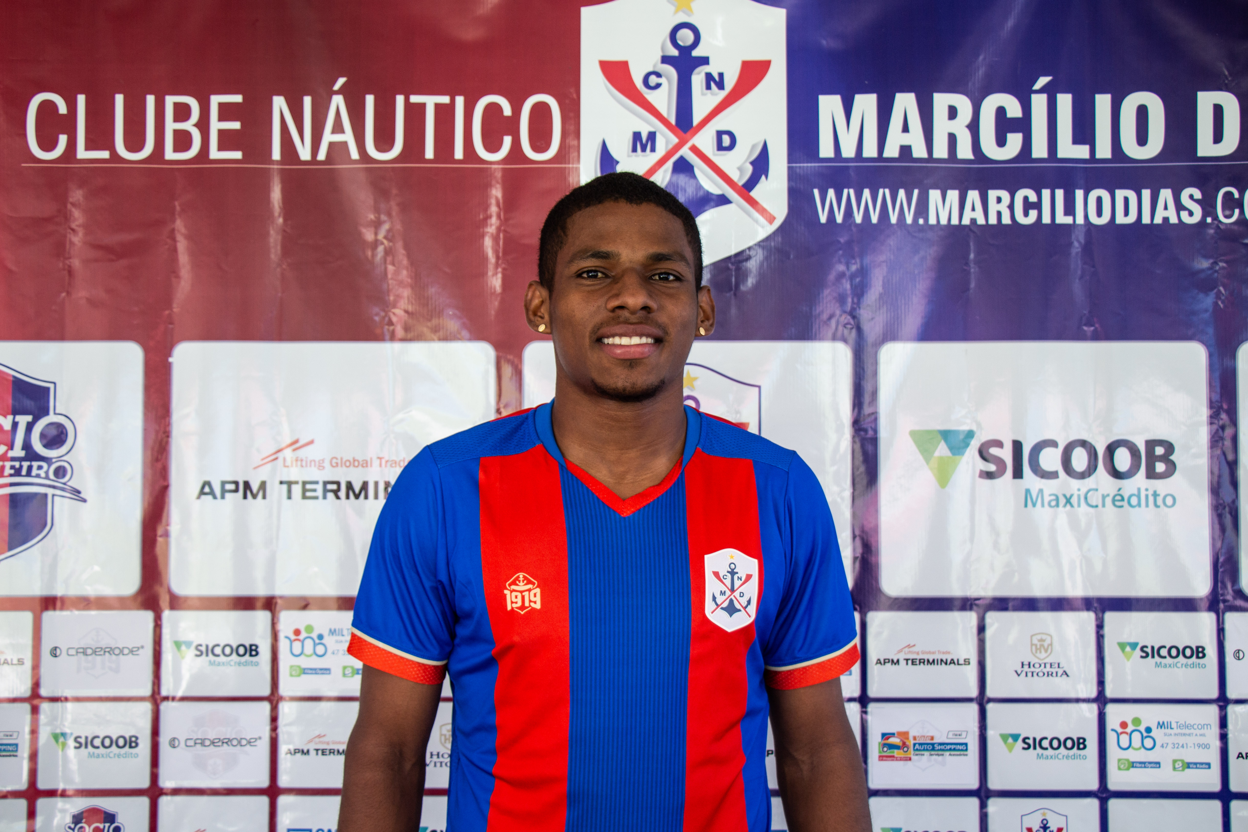 MARCÍLIO DIAS APRESENTA O ATACANTE COLOMBIANO JUAN PALÁCIOS