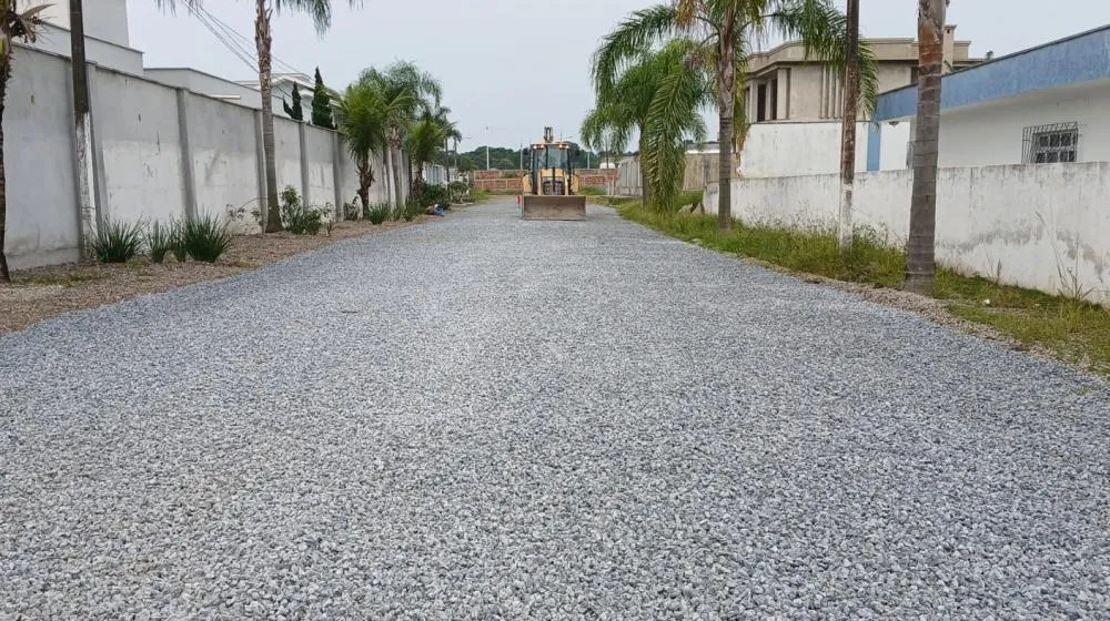 Águas de Penha realiza melhorias em via de acesso à ETE Gravatá e atende moradores da região