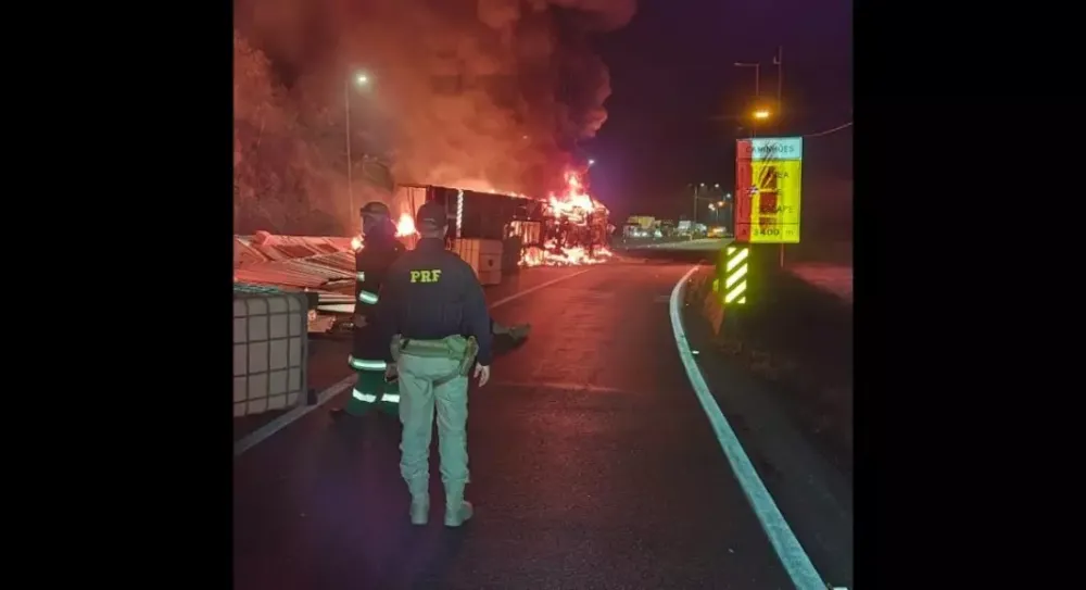 Motorista morre na BR-376 após caminhão pegar fogo na curva da Santa