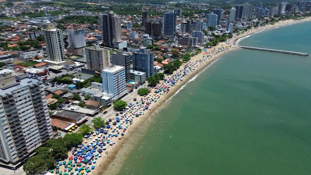 Balneário Piçarras é a única cidade no Brasil com aprovação de 100% de praia do Programa Bandeira Azul