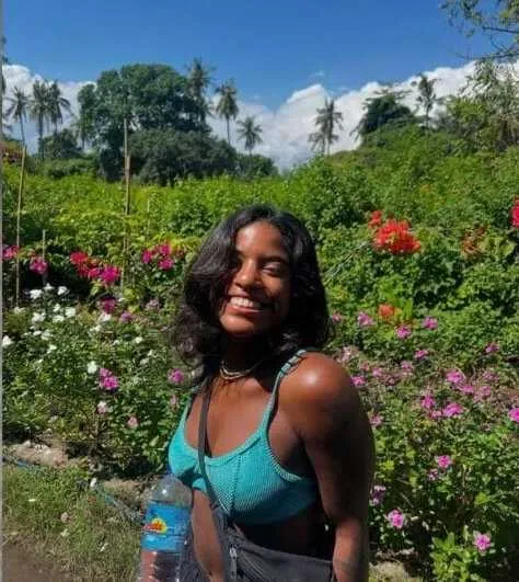 Brasileira que caiu em vulcão na Indonésia é encontrada morta