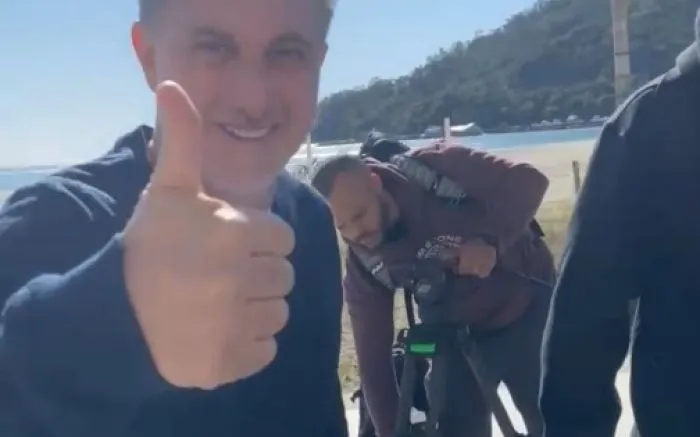 Luciano Huck grava quadro do Domingão em Balneário Camboriú