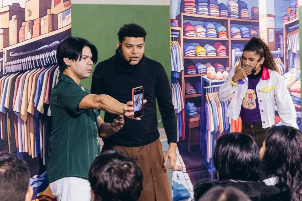 Teatro e educação financeira se unem em Balneário Barra do Sul