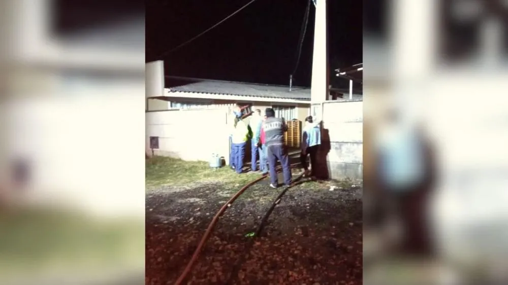 Bebê de quatro meses é resgatada de casa em chamas em Canoinhas