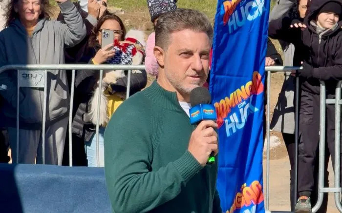 Após perder filho, família de Camboriú recebe casa do Domingão com Huck