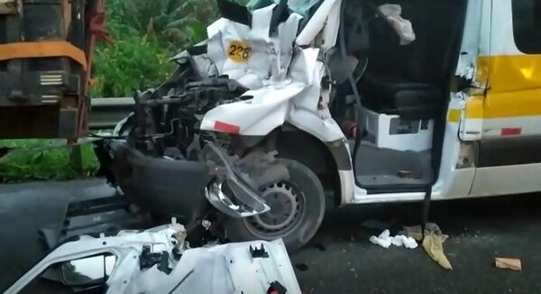 Acidente na BR-101 resulta na morte de motorista de Van e deixa cinco feridos