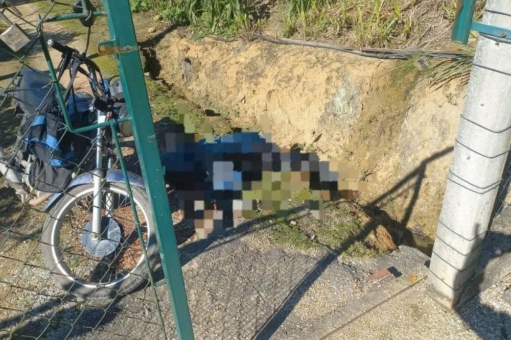 Homem morto a tiros é encontrado ao lado de motocicleta em Brusque