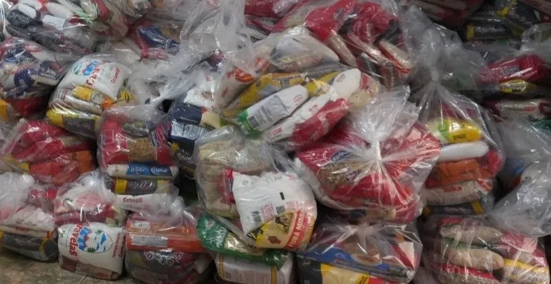 As mais de 15 toneladas de alimentos arrecadadas no Piçarraiá 2025 começam a ser distribuídas