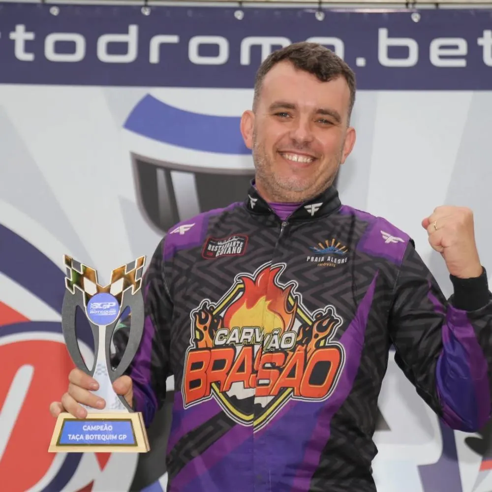 Piloto penhense vai competir Mundial de Kart na cidade de Grimma na Alemanha