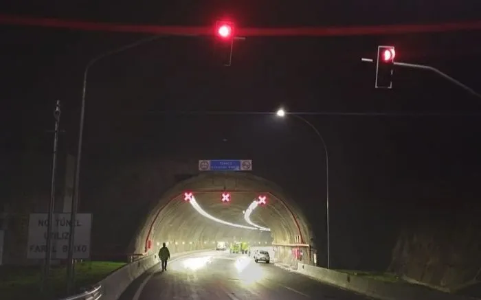 Túnel do Morro do Boi na BR-101 terá bloqueios à noite para testes com fumaça