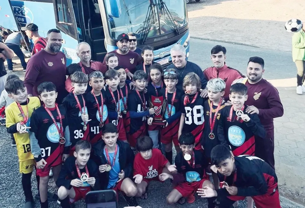 Molecada de São João do Itaperiú bate Osasco e conquista o título da Copa Furacão Nacional