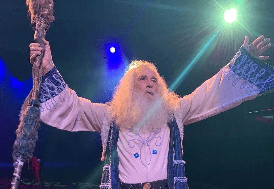 Morre em Penha o ator Mário Ramos, 74, o Mago Merlin do Beto Carrero