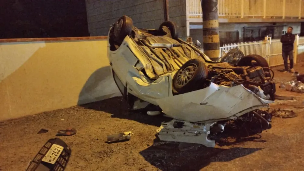 Acidente na Marginal da BR-101 em Barra Velha deixa duas pessoas feridas