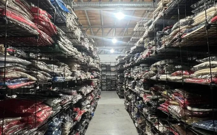 Polícia apreende 19 mil peças fakes de marcas famosas em Brusque
