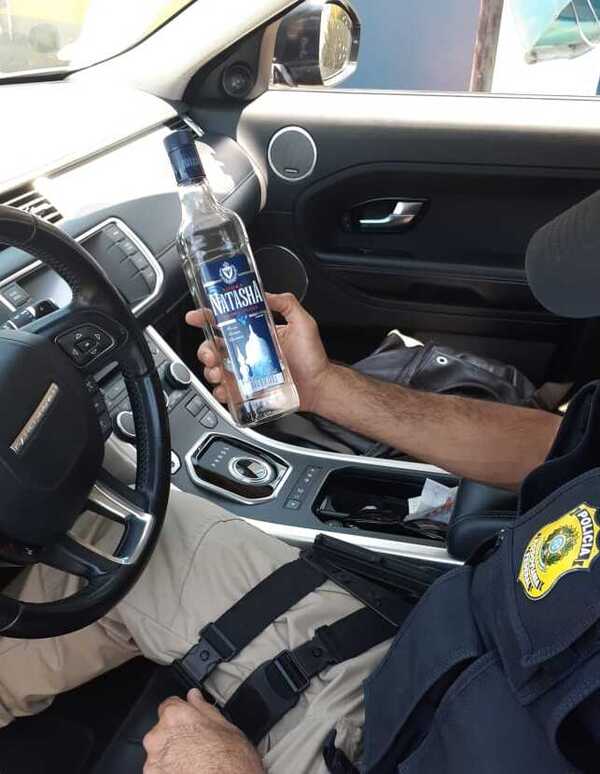 Motorista alcoolizado é preso pela PRF após fazer zigue-zague na BR-470