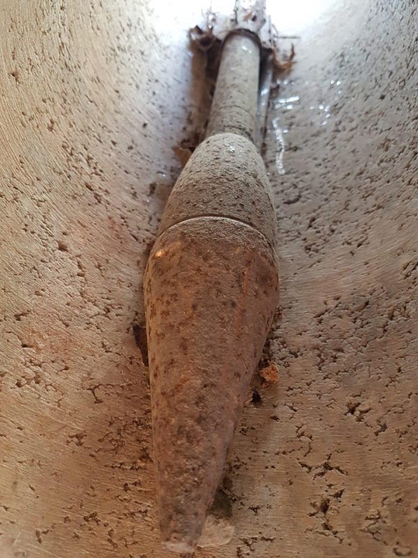 Munição de um lança rojão é encontrado em tubulação de uma residência em Joinville