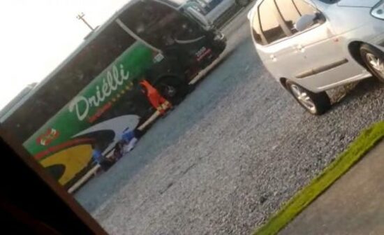 Penha: Polícia segue buscas dos assaltantes do ônibus de sacoleiros que foi interceptado na BR-101 em São Nicolau