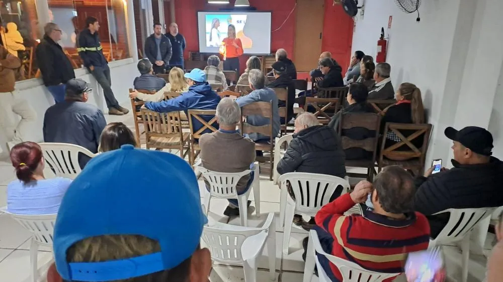 Águas de Penha promove reunião com moradores da praia de São Miguel sobre a importância da rede coletora de esgoto