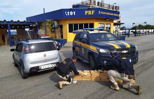 Homem é preso com 59 quilos de maconha na BR-101 em Itapema