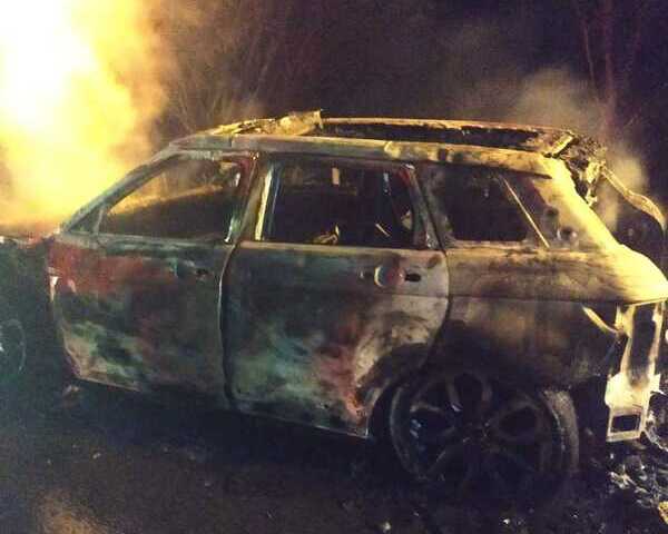 Navegantes: Incêndio destrói dois veículos após acidente na SC-414
