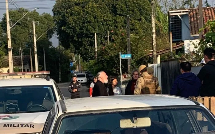Professor e pais fazem cerco e capturam ladrão que rendeu aluna da rede municipal de Balneário Piçarras