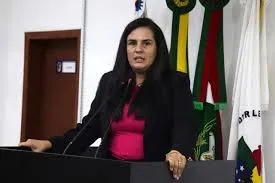 Câmara de Penha adia decisão sobre afastamento da vereadora Manu