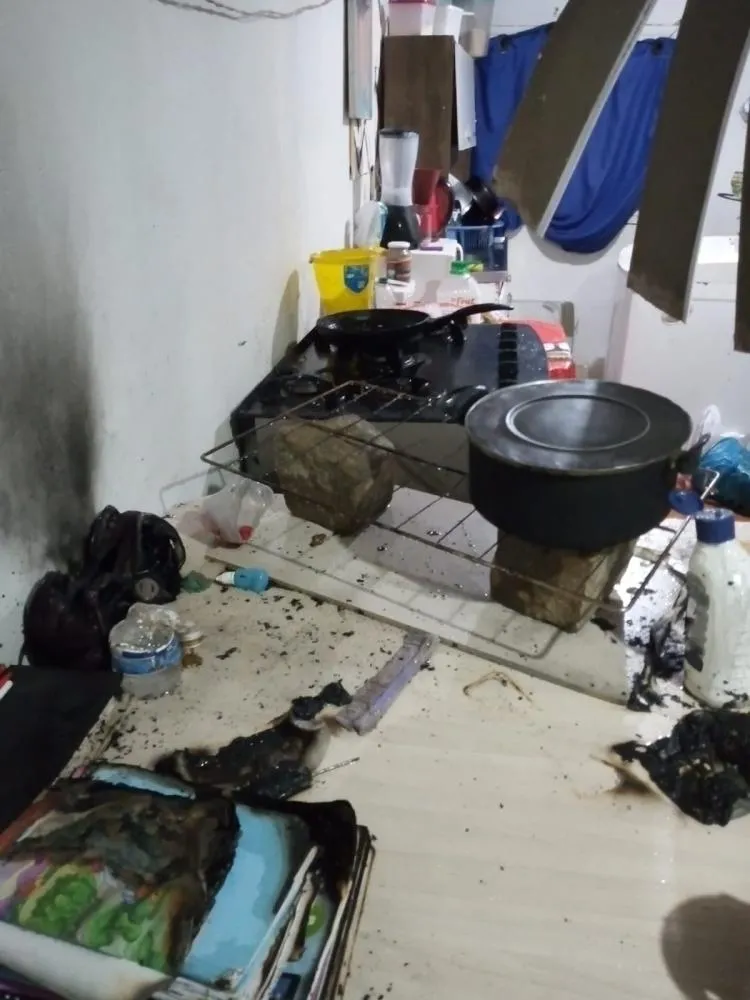 Casal que improvisou fogareiro pra fazer comida acabou com queimaduras graves