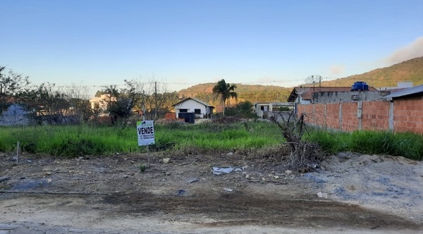 Terreno no bairro Nossa Senhora de Fátima em Penha por R$ 95 mil