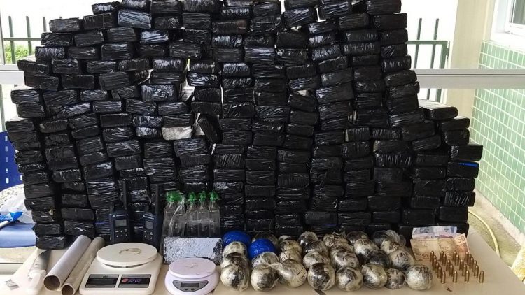 MAROFA: HOMEM É PRESO EM BALNEÁRIO CAMBORIÚ COM 125 QUILOS DE MACONHA