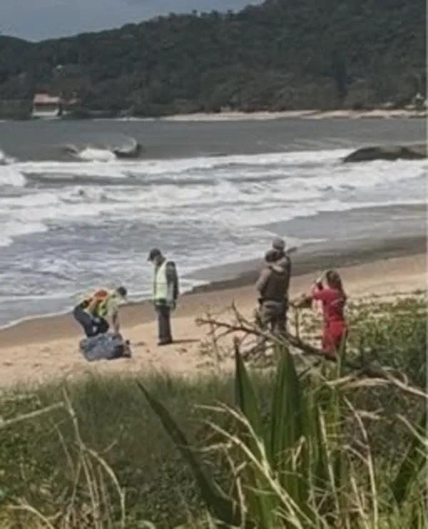 Pescador artesanal é encontrado na praia Grande em Penha