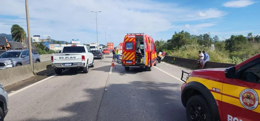 Motociclista morre ao bater na traseira de veículo em Itapema