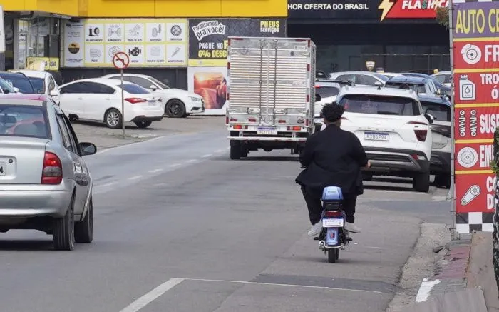 Detran/SC cria guia pra diferenciar bikes elétricas, patinetes e ciclomotores