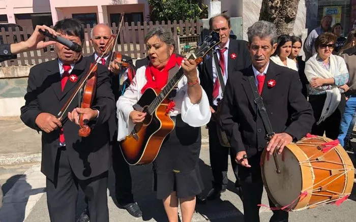 Morre Lúcia de Lima, 66, a voz e a viola da Festa do Divino de Barra Velha
