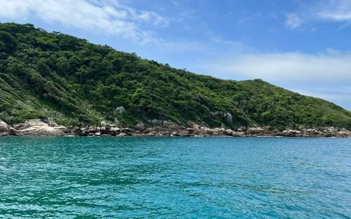 Pane em motor deixa pescadores à deriva em Bombinhas