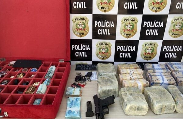Não tava na cueca: Candidata a vereadora por Itajaí é presa em Balneário Piçarras com 3 milhões de reais em dinheiro
