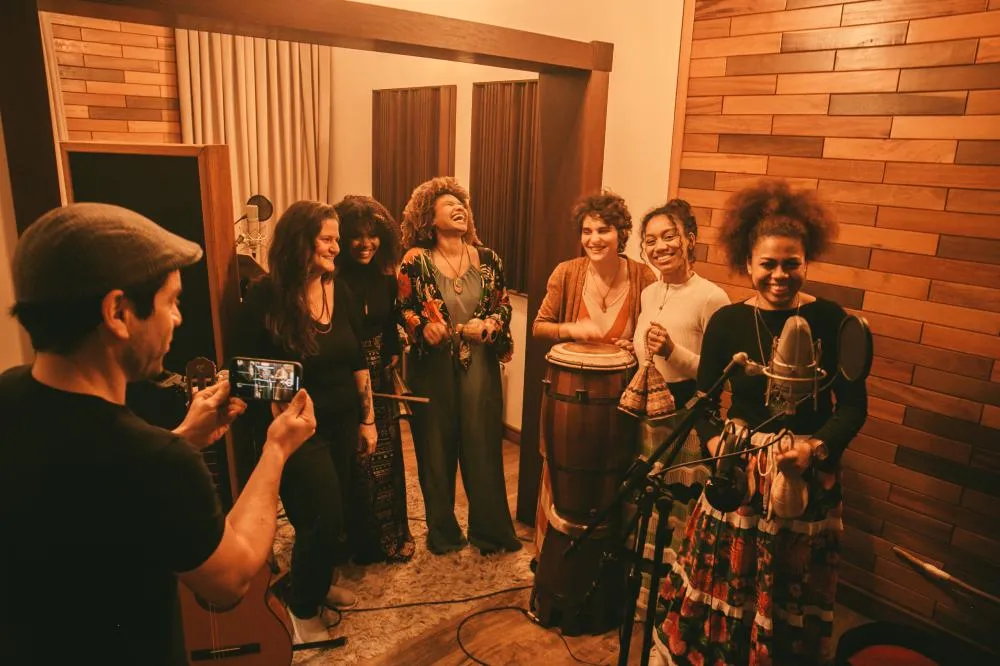 Coletivo de Mulheres Ayomidê lança primeiro álbum autoral
