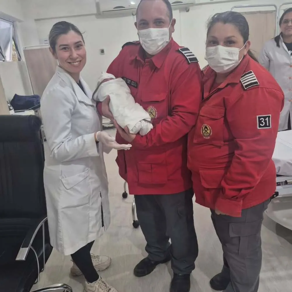 Menina nasce na Trasnsbeto dentro da ambulância dos Bombeiros Voluntários de Penha 