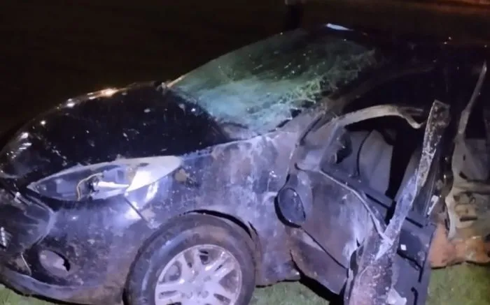 Motorista sofre traumatismo ao bater carro em poste em Barra Velha