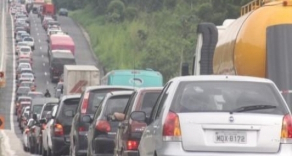Lentidão: BR-101 com trânsito lento no sentido Curitiba na volta para casa pós feriadão