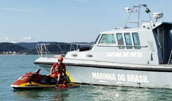 Balneário Piçarras: Naufrágio na Ilha Feia resulta na morte de dois homens e um terceiro se salva nadando até a praia