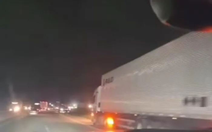 Homem morre atropelado por caminhão quando tentava atravessar a BR-470 em Navegantes