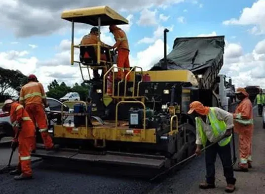 Obras nas pistas interditam faixas da BR-101 na região de Penha