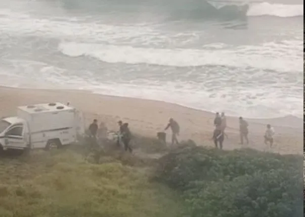 Jovem morre afogado ao cair do costão da praia da Ilhota em Itapema